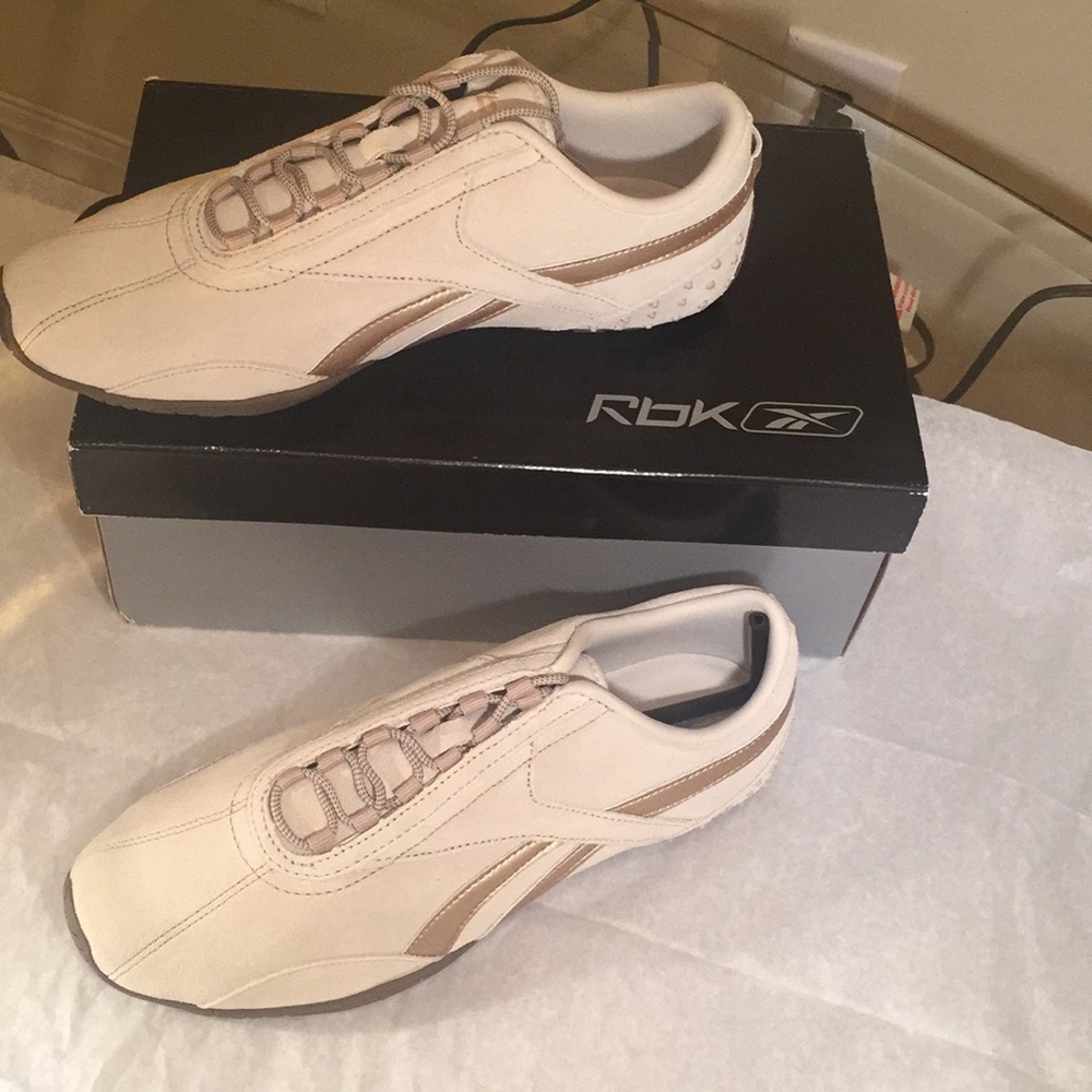 BRAND NEW Reebok women nautical mile suede sz 7.5